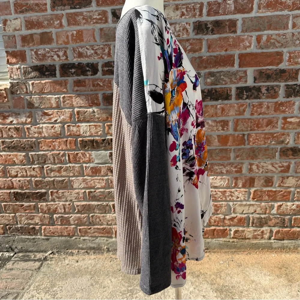 Umgee Floral V-Neck Long Sleeve Waffle Knit Top / 2X / Excellent condition - Picture 5 of 9